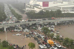 Ngã tư Aeon Mall Long Biên cứ mưa là ngập, chuyên gia lý giải nguyên nhân