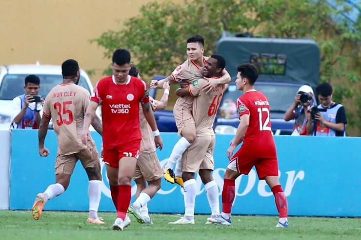 Quang Hải (giày vàng) có bàn thắng đầu tiên kể từ khi chơi cho CLB Công an Hà Nội