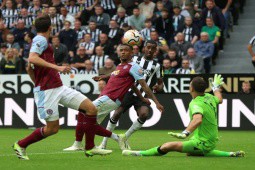 Video bóng đá Newcastle - Aston Villa: Tưng bừng 6 bàn, ngạo nghễ ngôi đầu (Ngoại hạng Anh)