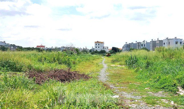 Khu dân cư đông đúc bao quanh khu vực dự án