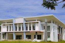 Tin tức trong ngày - Dự án trung tâm chính trị 20 tỷ đồng ở Hà Tĩnh bỏ không trên đất hoang