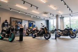 Thế giới xe - Loạt mô tô khủng bày bán tại Revzone Yamaha Motor lớn nhất miền Bắc