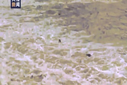 Thế giới - Trung Quốc: 11 du khách bị nước cuốn trôi khi chụp ảnh ở đập nước nổi tiếng