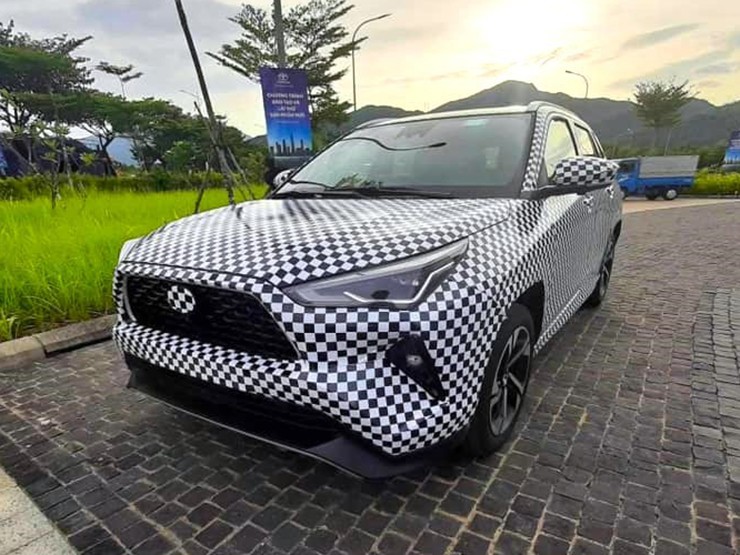 Toyota Yaris Cross trong lớp ngụy trang xuất hiện tại Việt Nam - 1