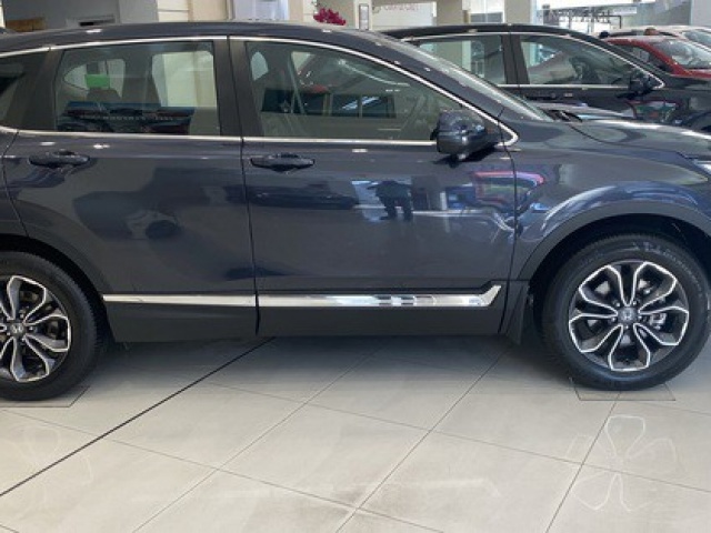 Thị trường - Tiêu dùng - Ô tô lắp ráp trong nước được giảm phí trước bạ nhưng vẫn ế