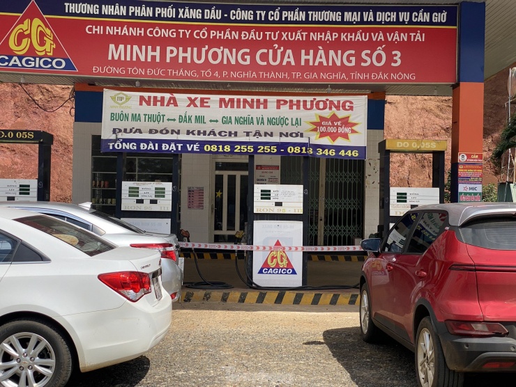 Theo ông Nghị, những tháng gần đây, Cửa hàng kinh doanh xăng dầu Minh Phương 3 ở đường Tôn Đức Thắng đã ngừng hoạt động. Bồn chứa xăng cửa hàng này là bồn rỗng.