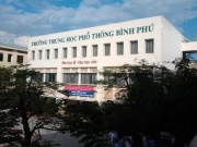 Giáo dục - du học - Bị review bán đồng phục, ép mua ba lô: Hiệu trưởng Trường THPT Bình Phú nói do nhân viên làm sai!