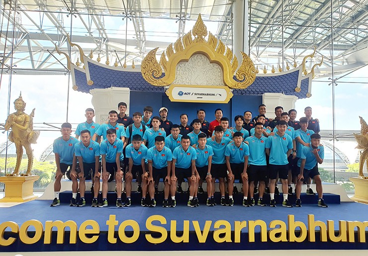 Trưa ngày 14/8, đội tuyển U23 Việt Nam dưới sự dẫn dắt của HLV Hoàng Anh Tuấn đã có mặt tại Thái Lan, để chuẩn bị cho hành trình bảo vệ ngôi vô địch giải U23 Đông Nam Á 2023.