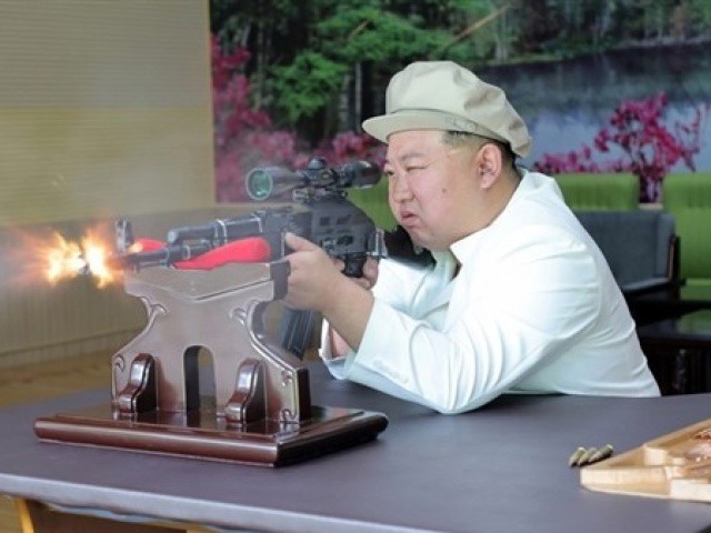 Ông Kim Jong-un thị sát bất thường nhiều nhà máy vũ khí của Triều Tiên