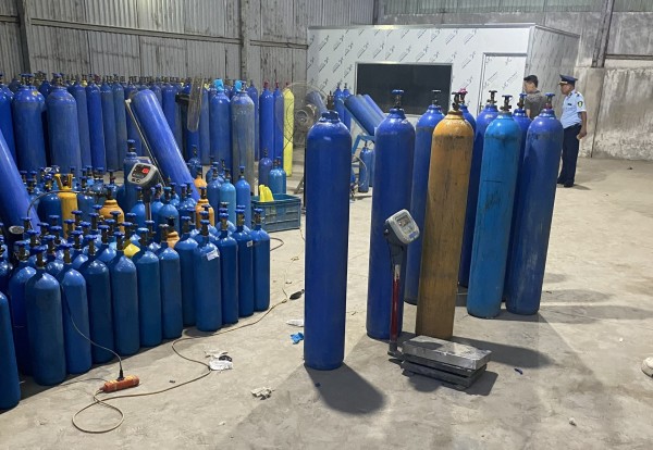 Phạt vi phạm hành chính 120 triệu đồng, tịch thu 1,3 tấn khí cười trị giá trên 163 triệu đồng.