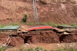 Tin tức trong ngày - Xác định được nguyên nhân bồn chứa xăng ở Đắk Nông trồi lên mặt đất