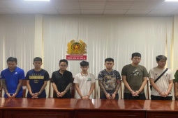 Pháp luật - Nhóm cho vay lãi nặng dùng hình khỏa thân của nạn nhân để đòi nợ