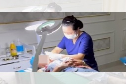 Tin tức trong ngày - Tin tức 24h qua: Hãi hùng nữ lao công thẩm mỹ viện phẫu thuật căng da mặt cho khách