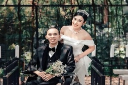 Bạn trẻ - Cuộc sống - Chàng trai ngồi xe lăn 13 năm hạnh phúc khi cưới được vợ trẻ đẹp