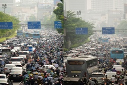 Tin tức trong ngày - Giao thông đường Nguyễn Trãi trước và sau khi dỡ bỏ dải phân cách cứng