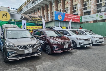 Suzuki Ertiga Hybrid tiếp tục giảm giá 100 triệu đồng để thu hút khách...