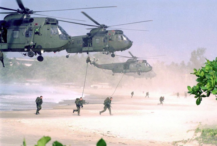 Đặc nhiệm Anh đổ bộ trong chiến dịch can thiệp quân sự ở Sierra Leone vào năm 2000.