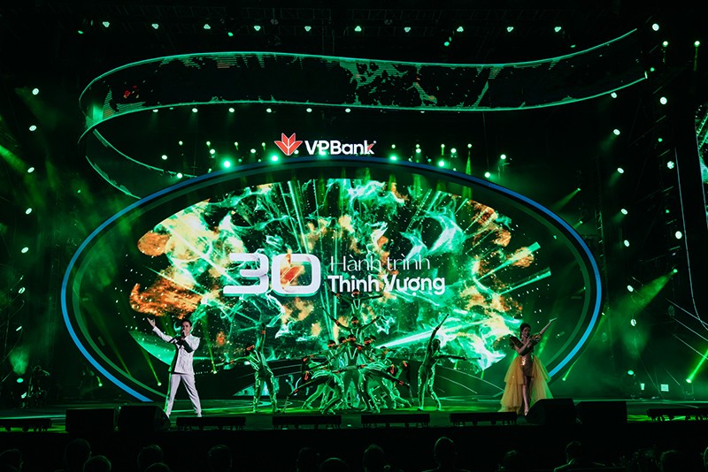 Thành lập năm 1993, trong bối cảnh đất nước còn nhiều khó khăn và xuất phát điểm của VPBank khi đó là một doanh nghiệp vô cùng nhỏ. Đến hiện tại, có thể nói mục tiêu tham vọng đưa VPBank trở thành ngân hàng vị thế hàng đầu Việt Nam đã thành hiện thực. Tính đến cuối năm nay, vốn chủ sở hữu của VPBank dự kiến đạt khoảng 140 nghìn tỷ đồng, gấp gần 70 lần so với thời điểm 2010. Tổng tài sản ước tính hơn 800 nghìn tỷ đồng, gấp khoảng 30 lần.