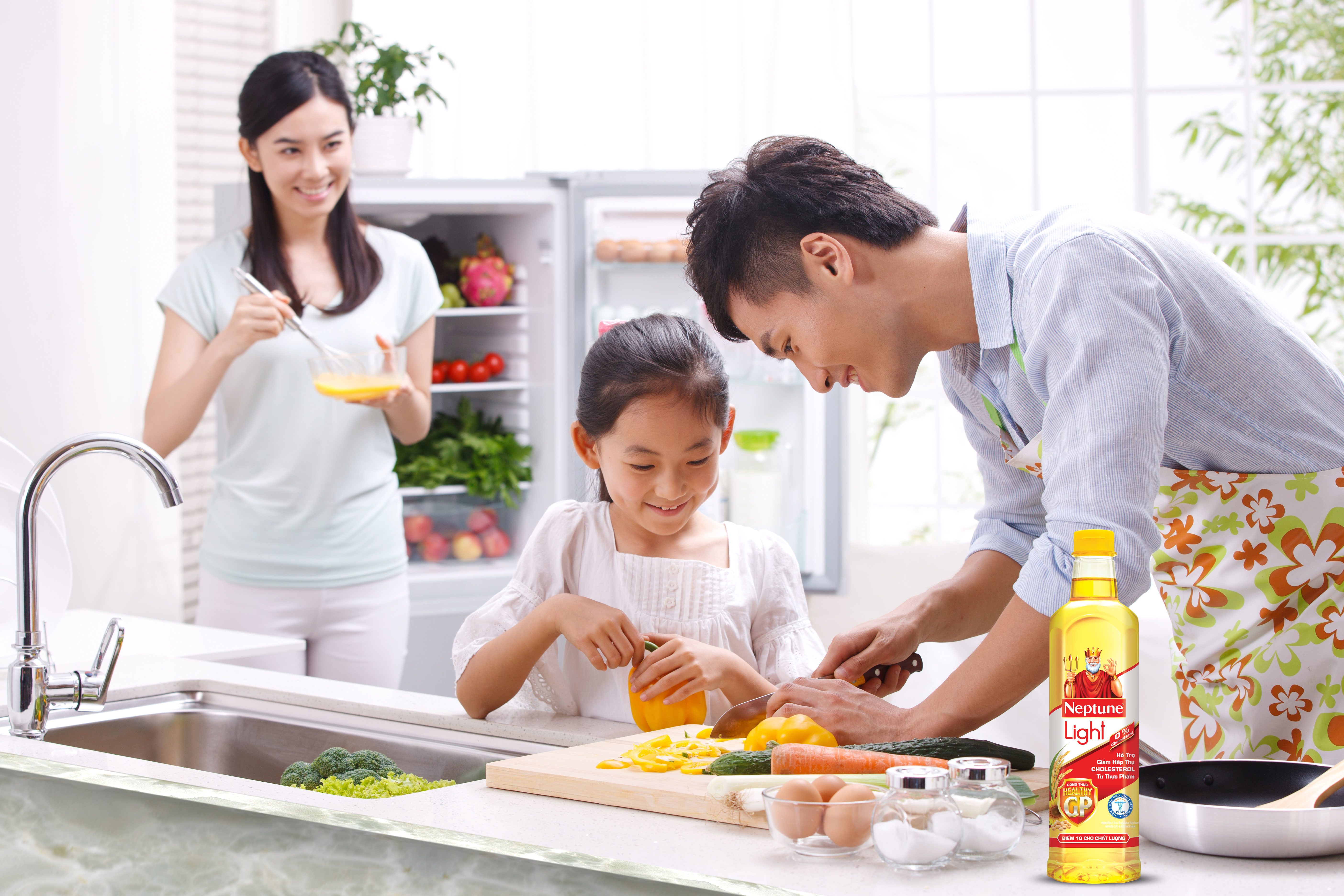 Neptune Light là dầu ăn hiếm hoi kết hợp 3 thành phần dầu ăn cao cấp được chuyên gia khuyến nghị gồm dầu gạo lứt, dầu đậu nành và dầu hướng dương