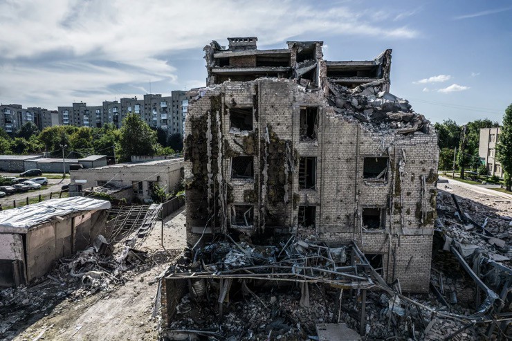Cảnh tượng đổ nát ở Ukraine trong cuộc xung đột đang diễn ra.