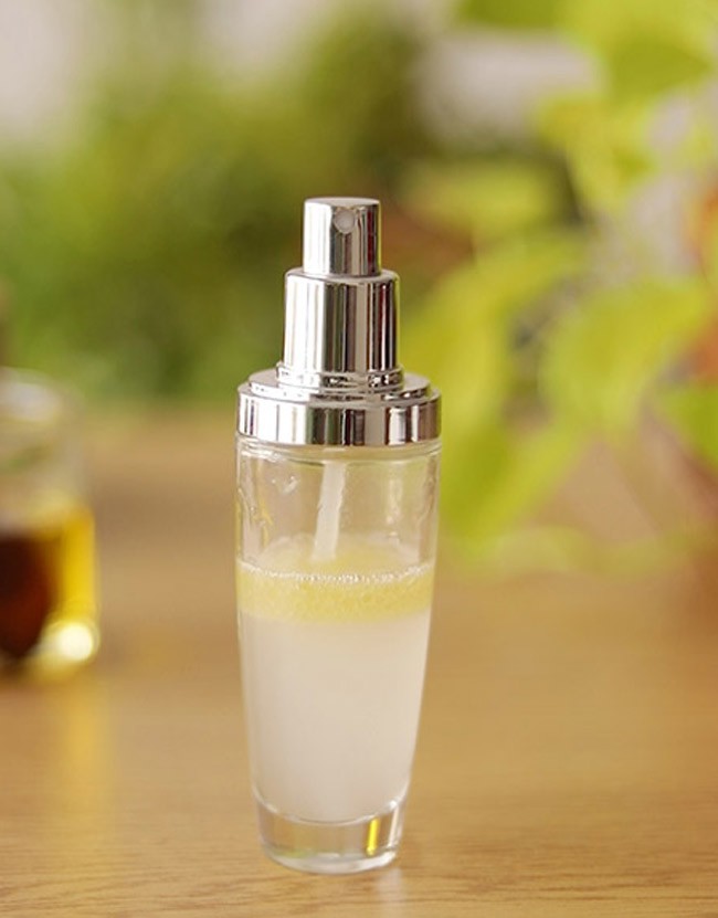 Tự chế xịt dưỡng chỉ 2 thành phần nhưng giúp tóc mượt mà đầy sức sống - 2