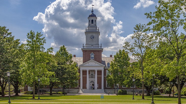 Đại học Johns Hopkins là một trường đại học hàng đầu tại Mỹ, được thành lập vào năm 1876.
