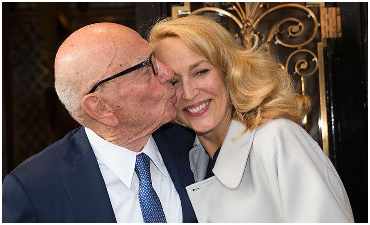 Cựu siêu mẫu Jerry Hall là người vợ thứ 4 của tỷ phú truyền thông. Người phụ nữ kém chồng 25 tuổi.&nbsp;