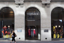 Hãng thời trang xa xỉ Versace, Jimmy Choo và Michael Kors có chủ nhân mới