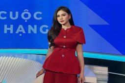 Làm đẹp - MC Thu Hoài trở lại dẫn bản tin thể thao, vóc dáng "mẹ 1 con trông mòn con mắt"