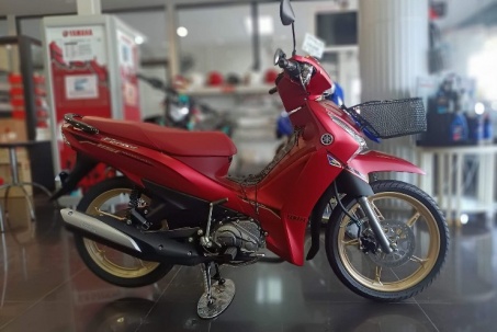 Yamaha Finn 2024 "made in Thailand" đẹp mê li với dàn áo đỏ thắm