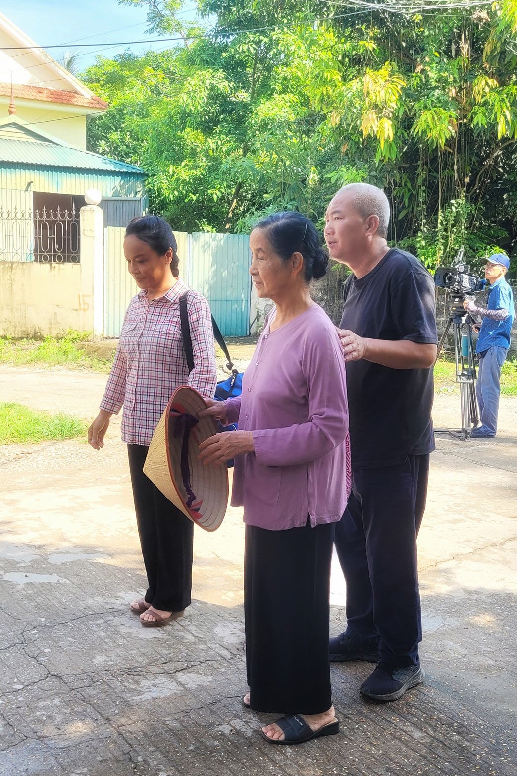 Chán vai "vào tù ra tội", Việt Anh gây bất ngờ với hình ảnh mới bên cạnh "Lưu nát" - 7