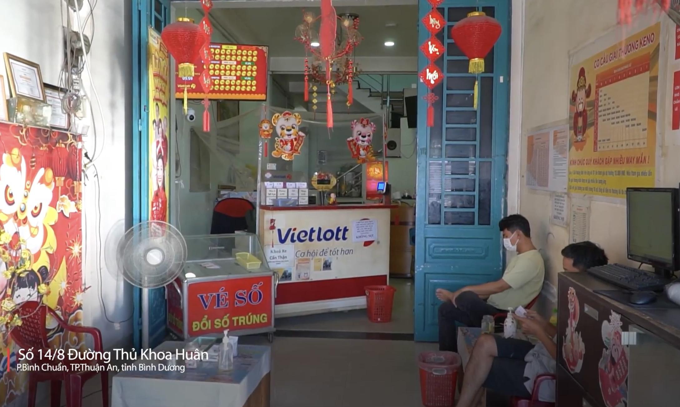 Điểm bán khang trang, bắt mắt của anh Vũ là nơi giải trí quen thuộc của nhiều công nhân tại Bình Dương. (Nguồn: Vietlott)