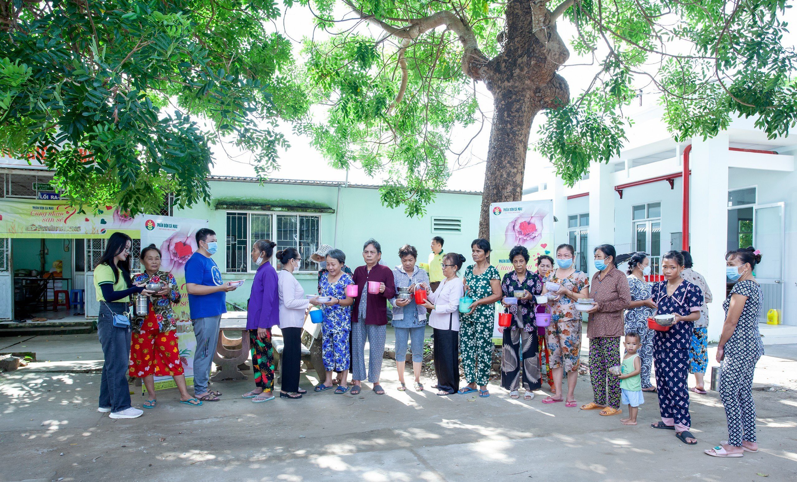 Phân Bón Cà Mau đồng hành cùng bếp ăn yêu thương thắp niềm tin cho bệnh nhân nghèo - 1
