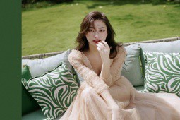 ”Hoa hậu đẹp nhất Cao Bằng” đón tuổi mới với suit ”không phòng hộ”