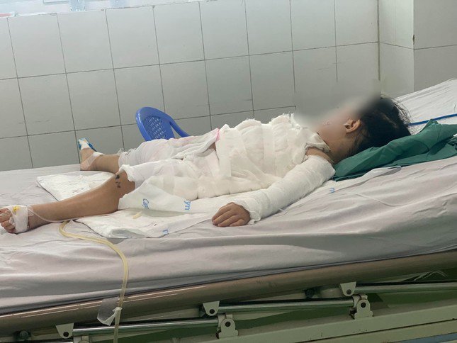 Cháu bé hiện đang được điều trị tích cực tại Bệnh viện Phụ sản – Nhi Đà Nẵng.