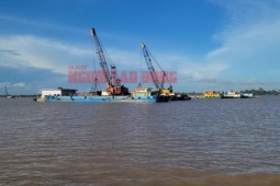 Tin tức trong ngày - VIDEO: Cận cảnh mỏ cát tại An Giang liên quan nhiều đối tượng vừa bị Bộ Công an bắt giữ