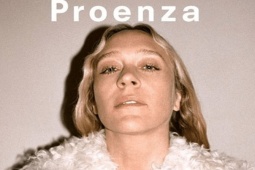 Thời trang - Nàng thơ Chloë Sevigny chỉ cách diện đồ đơn sắc trong chiến dịch của Proenza Schouler