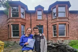 Kinh doanh - Đấu giá mua căn hộ, cặp đôi bất ngờ mua được căn biệt thự cổ giá siêu hời