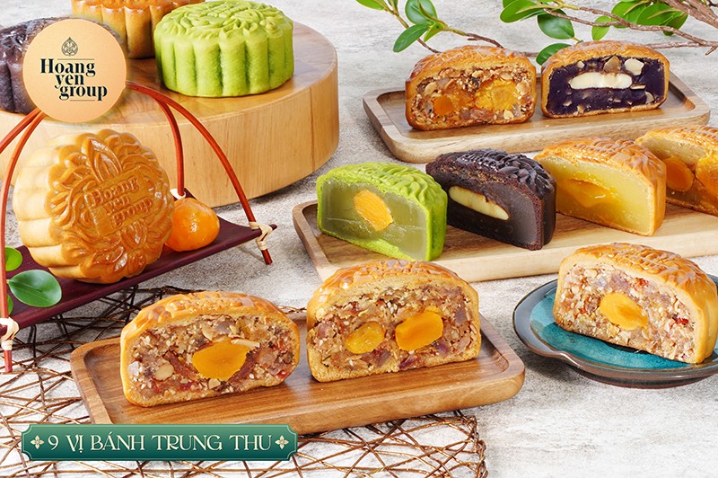 Bánh Trung Thu Hoàng Yến luôn được khách hàng đánh giá cao bởi hương vị thơm ngon, hấp dẫn. Vỏ bánh nướng vàng ươm, mềm mịn với độ dày vừa phải.