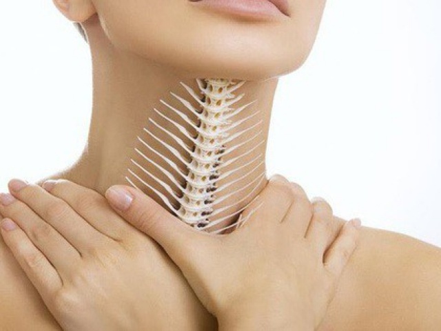 Sức khỏe đời sống - Hóc xương cá chữa mẹo không đúng cách sẽ gây hậu quả nghiêm trọng thế nào?