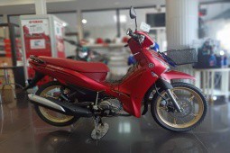 Yamaha Finn 2024 ”made in Thailand” đẹp mê li với dàn áo đỏ thắm