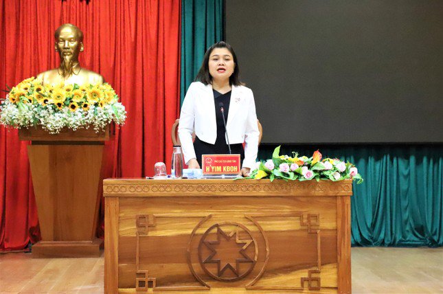 Bà H’Yim Kđoh - Phó Chủ tịch UBND tỉnh Đắk Lắk chủ trì cuộc họp