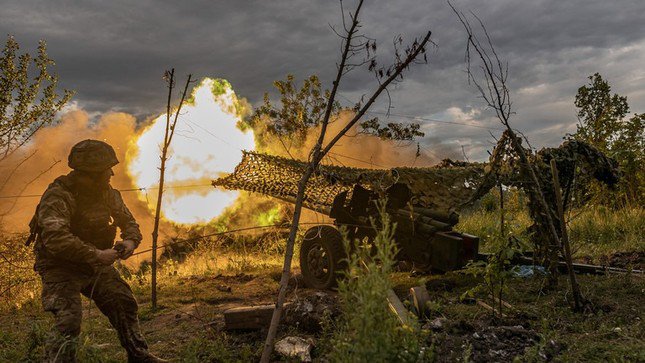 Binh sĩ Ukraine khai hỏa. Ảnh: Getty Images