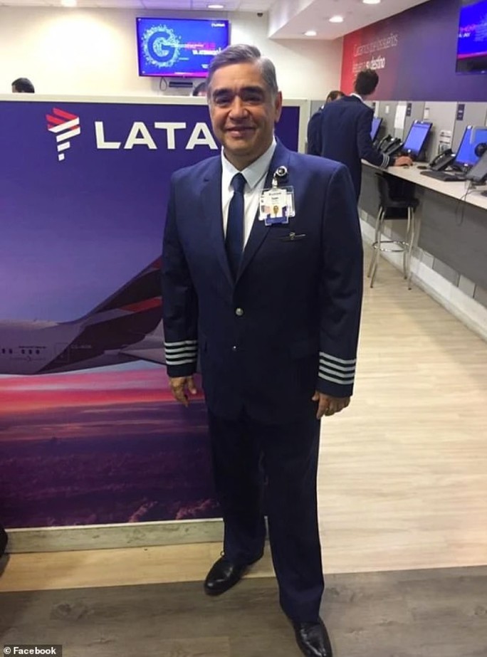 Cơ trưởng Ivan Andaur đột tử trên chuyến bay từ Mỹ tới Chile đêm 13-8. Ảnh: Daily Mail/Facebook