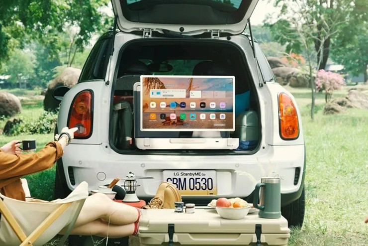 Smart TV siêu dị của LG là lựa chọn cho những ai thích di chuyển.