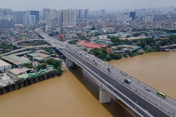 Tin tức trong ngày - Flycam: Toàn cảnh cây cầu rộng nhất bắc qua sông Hồng trước ngày thông xe