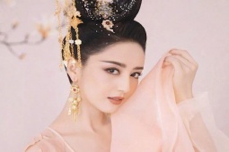 Làm đẹp - Vẻ đẹp "hoa nhường nguyệt thẹn" tuổi 40 của mỹ nhân Tân Cương bị chồng "cắm sừng" 10 lần