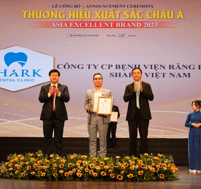 Nha khoa Shark tự hào là 1 trong 10 thương hiệu xuất sắc nhất Châu Á 2023