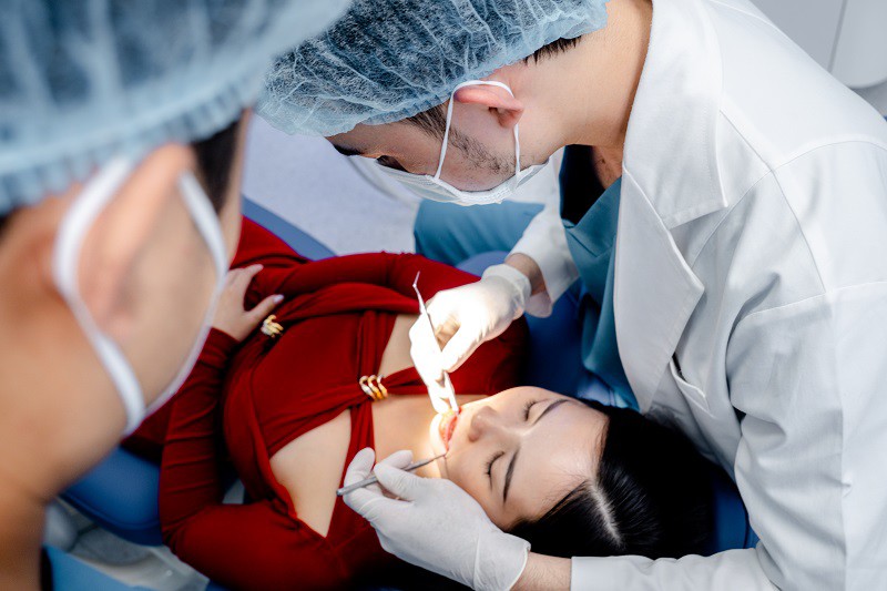 Bác sĩ tại nha khoa Shark có tay nghề cao, thực hiện thành thạo mọi kỹ thuật chỉnh nha