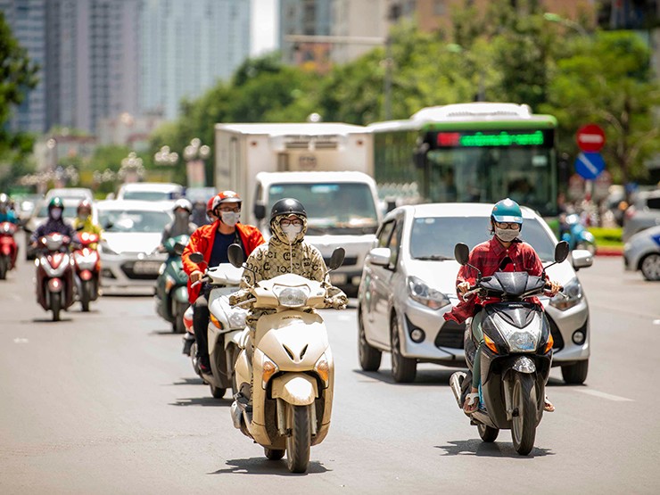 Thời tiết ngày 17/8: Nắng nóng xuất hiện nhiều nơi ở miền Bắc và miền Trung - 1